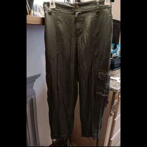 NWOt Olive cargo capris